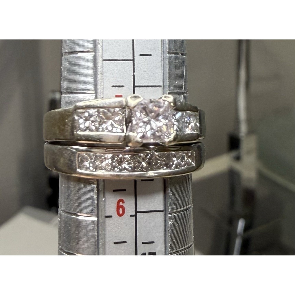 Stunning White Gold And Diamon Wedding Set